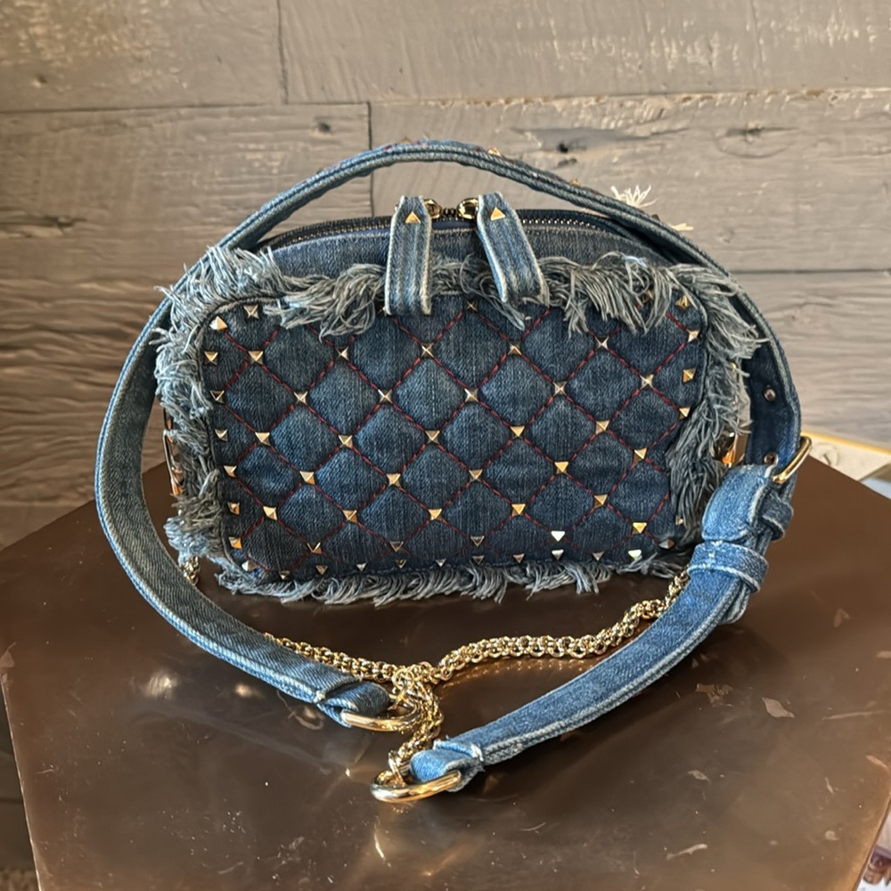 🔥Denim Valentino Garavani crossbody with removable straps